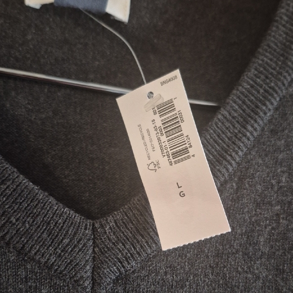 Old Navy Gray V-Neck Sweater Classic Knit Design Mens Size Large Coastal Staple - Picture 4 of 7